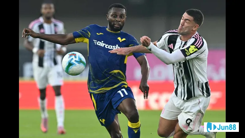 Hình ảnh hành động trận đấu giữa Guairena và Rubio Nu