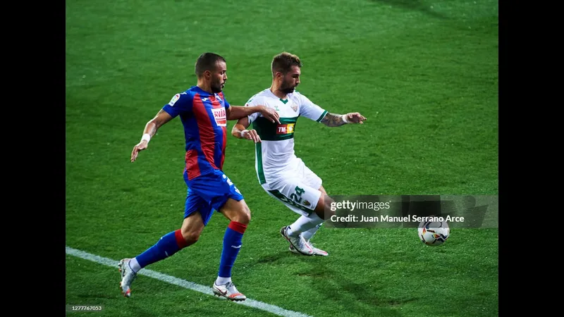 Trận bóng đá giữa Eibar và Elche
